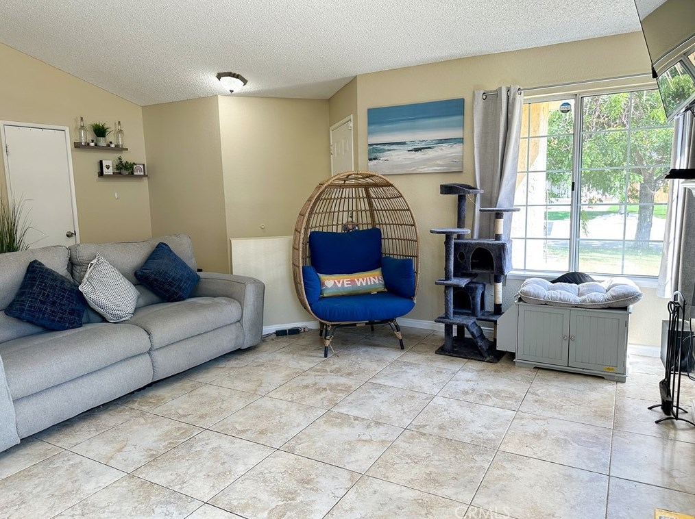 1842 Sierra View Ave, Lancaster, CA 93535