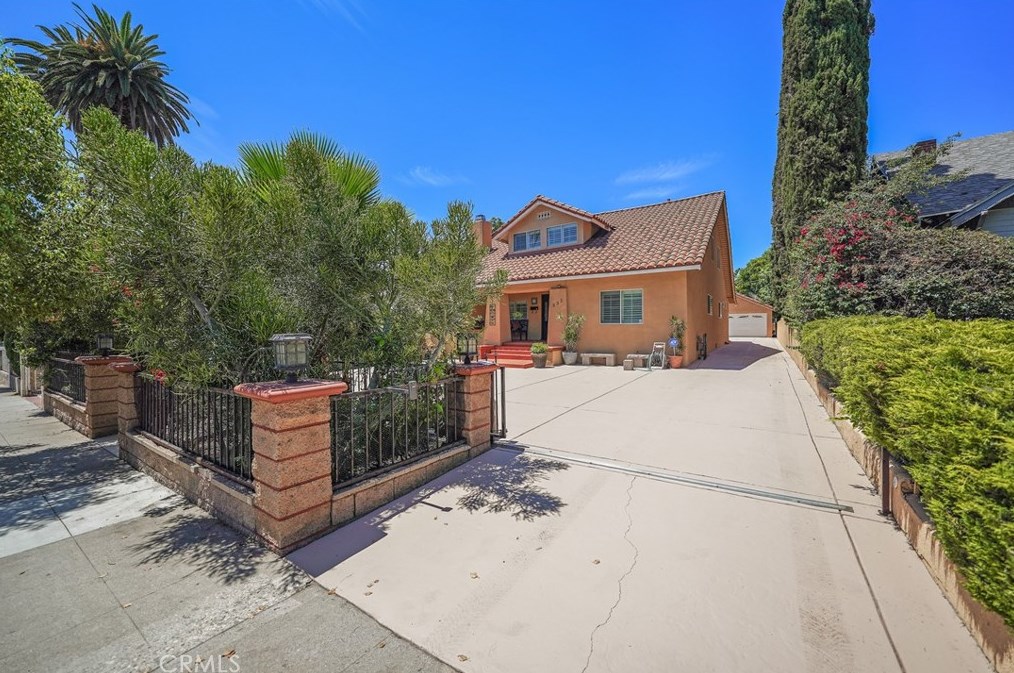 895 Los Robles Ave, Pasadena CA 91104-3544 exterior