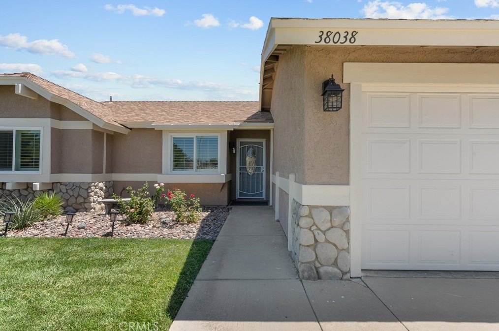 38038 Raintree Ln, Palmdale, CA 93552