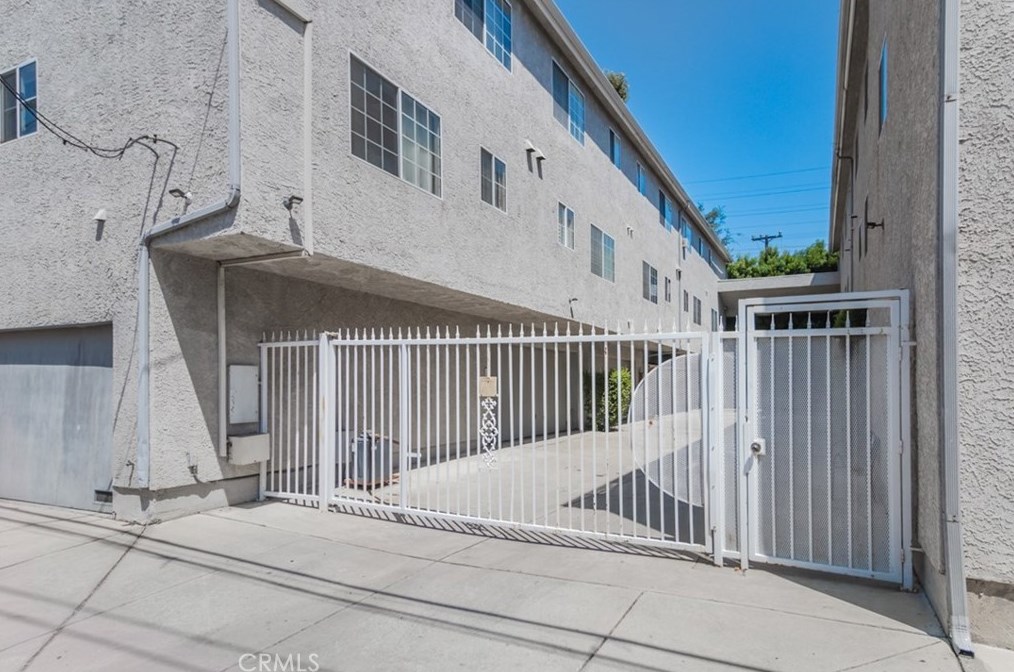 16800 Saticoy St, Van Nuys CA 91406-2766 exterior