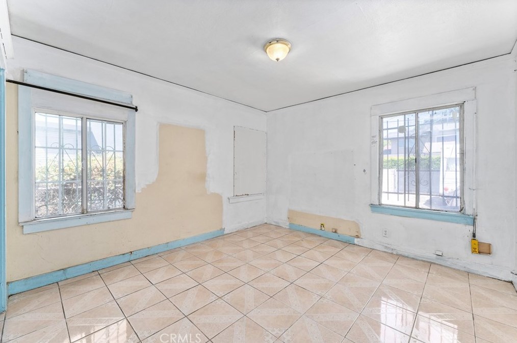 1619 Vernon Ave, Los Angeles CA  90011-2940 exterior