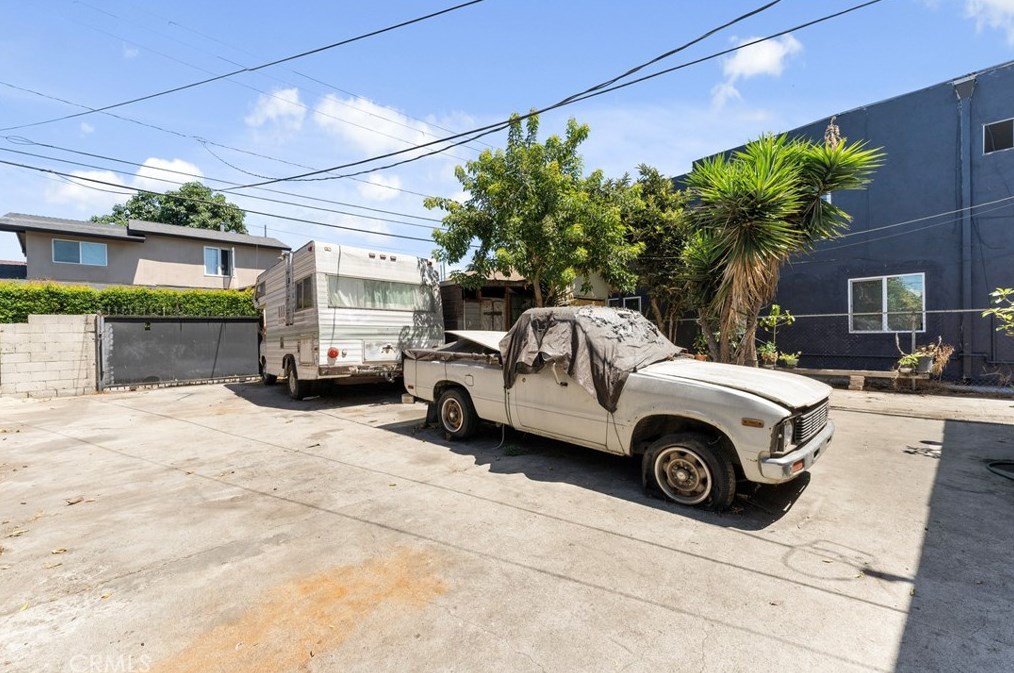 1619 Vernon Ave, Los Angeles CA  90011-2940 exterior