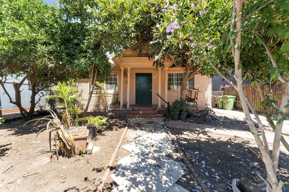 1619 Vernon Ave, Los Angeles, CA 90011-3832