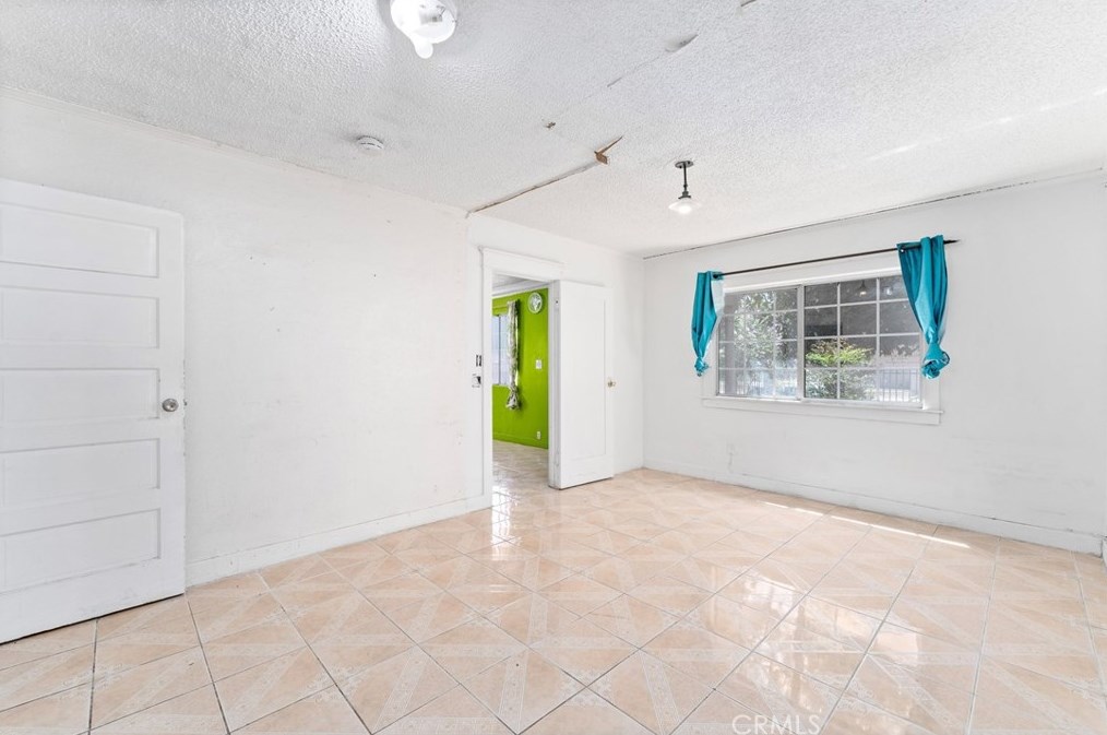 1619 Vernon Ave, Los Angeles CA  90011-2940 exterior