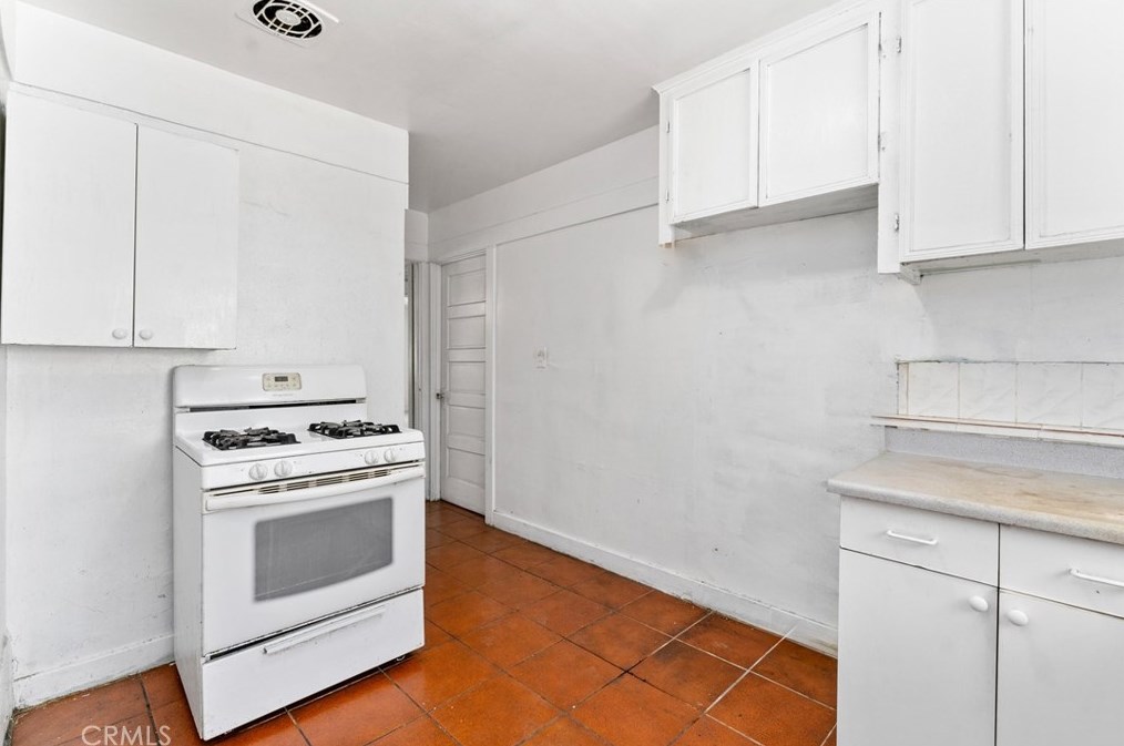 1619 Vernon Ave, Los Angeles CA  90011-2940 exterior