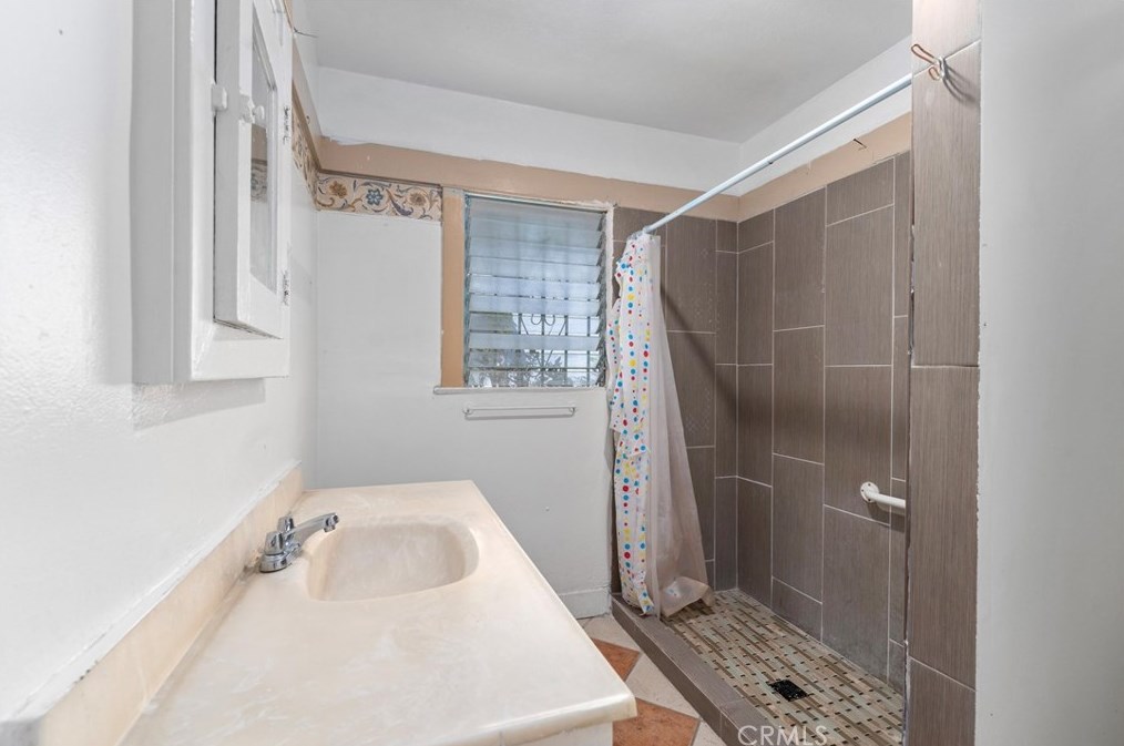 1619 Vernon Ave, Los Angeles CA  90011-2940 exterior