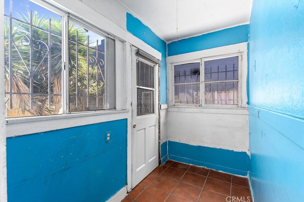 1619 Vernon Ave, Los Angeles CA  90011-2940 exterior