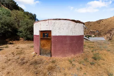 13684 Sierra, Agua Dulce, CA 91390 - Photo 16
