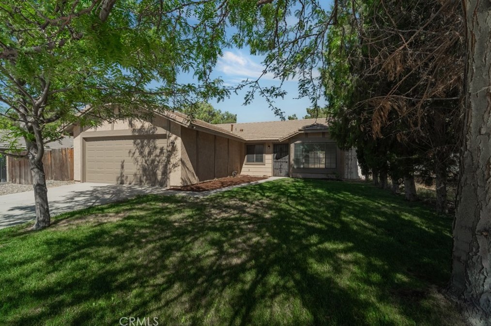 42818 Sunny Ln, Lancaster, CA 93536