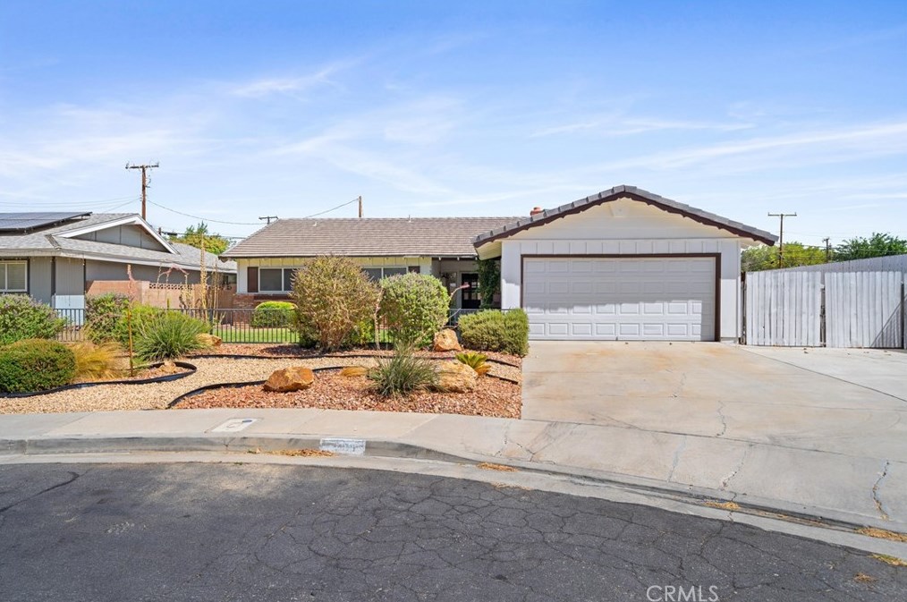 1501 W Kildare St, Lancaster, CA 93534