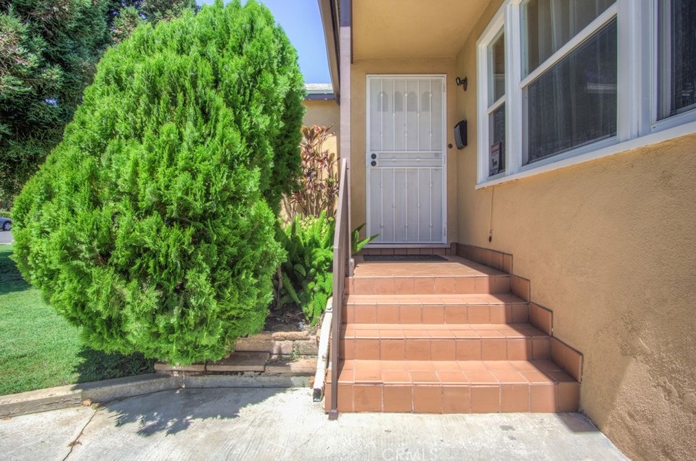 2409 Alturas Dr, Bakersfield, CA 93305