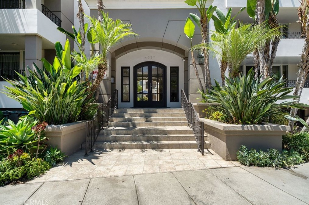 4637 Willis Ave #201, Van Nuys, CA 91403
