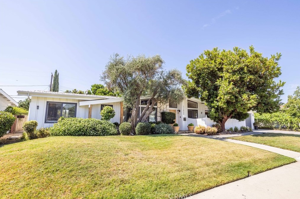 17800 San Jose St, San Fernando, CA 91344