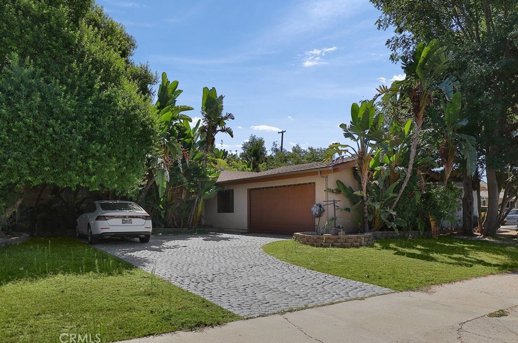 10826 Debra Ave, San Fernando, CA 91344