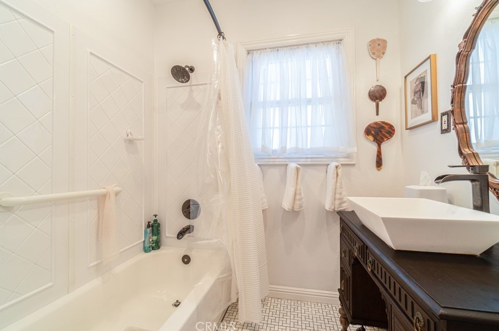 2910 Daisy Ave, Long Beach CA  90806-1432 exterior