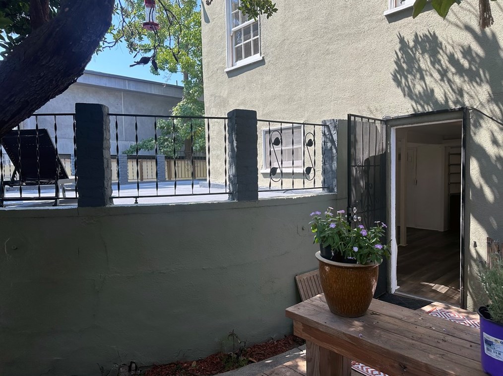 1436 Spaulding Ave, Los Angeles CA  90019-2417 exterior