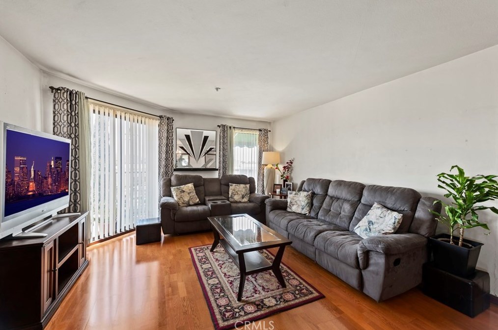 450 Dryden St, Glendale, CA 91202-2377