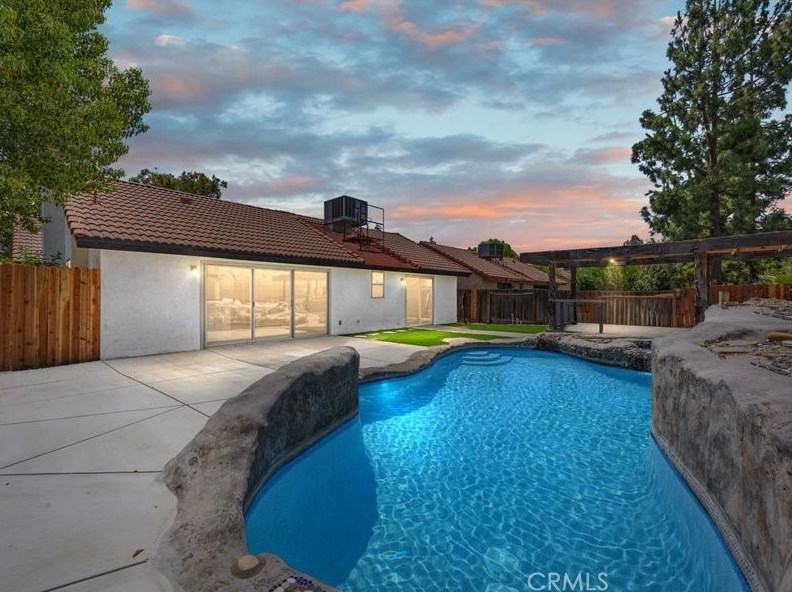 8912 Carvalho Ct, Bakersfield, CA 93311