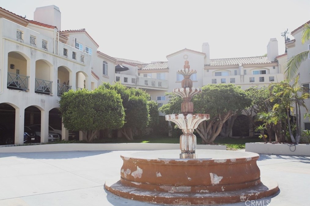 5500 Torrance Blvd, Torrance CA  90503-4047 exterior