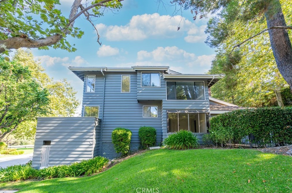 4679 Club View Dr, Thousand Oaks, CA 91362