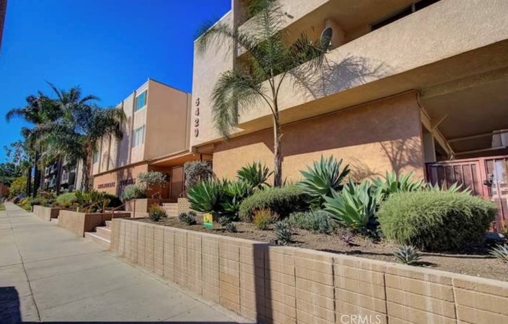 5429 Newcastle Ave #311, Van Nuys, CA 91316
