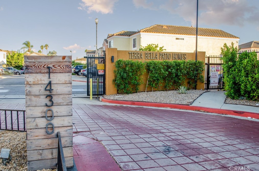 14300 Terra Bella St #35, Van Nuys, CA 91402