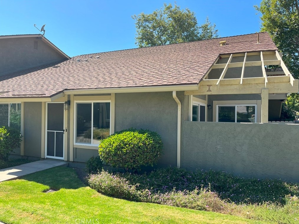 557 Serento Cir, Thousand Oaks, CA 91360-1572