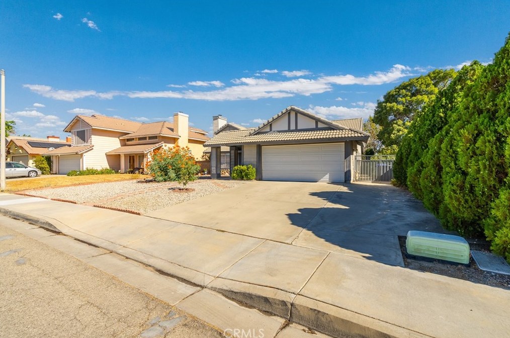1023 Edie Way, Lancaster, CA 93535