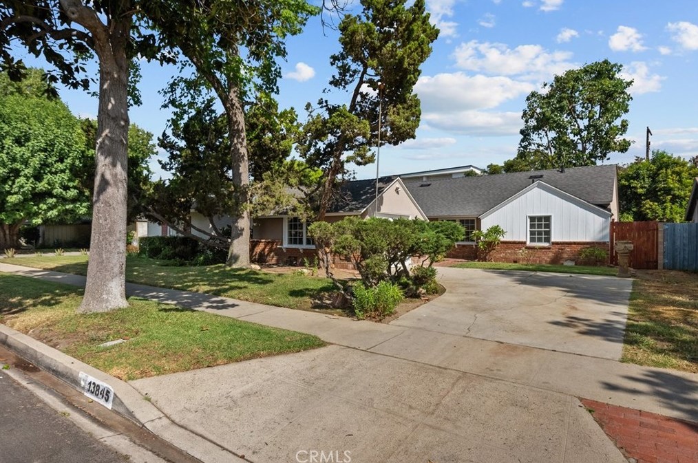 13845 Archwood St, Van Nuys, CA 91405