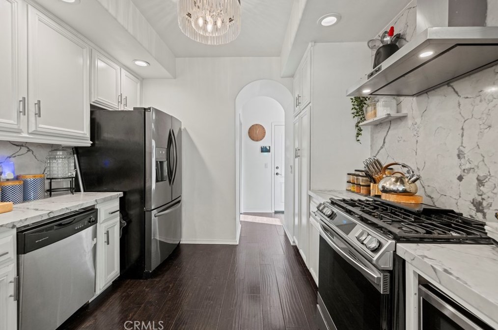 7201 Zelzah Ave, Los Angeles CA  91335-3218 exterior