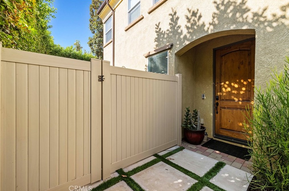 7201 Zelzah Ave, Los Angeles CA  91335-3218 exterior
