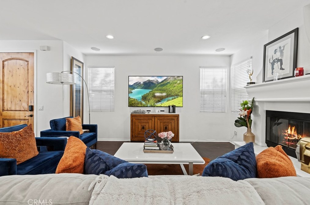 7201 Zelzah Ave, Los Angeles CA  91335-3218 exterior