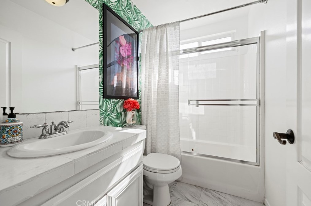 7201 Zelzah Ave, Los Angeles CA  91335-3218 exterior