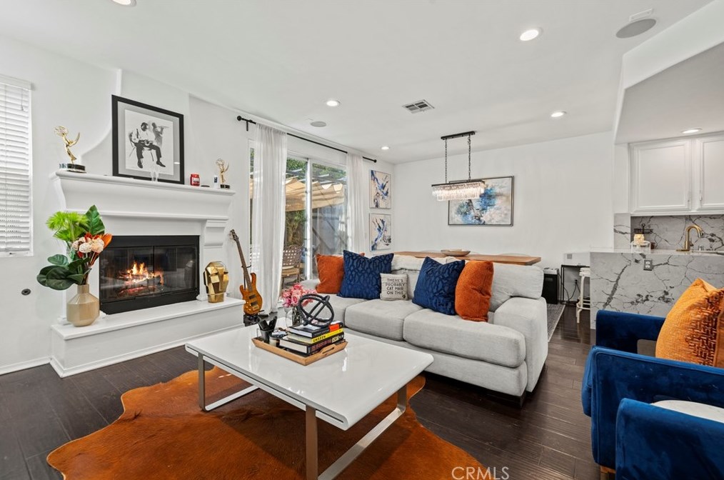 7201 Zelzah Ave, Los Angeles CA  91335-3218 exterior