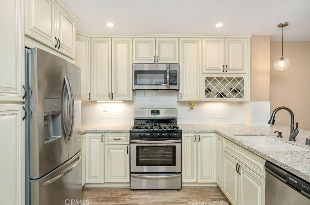 16866 Kingsbury St #304, San Fernando, CA 91344