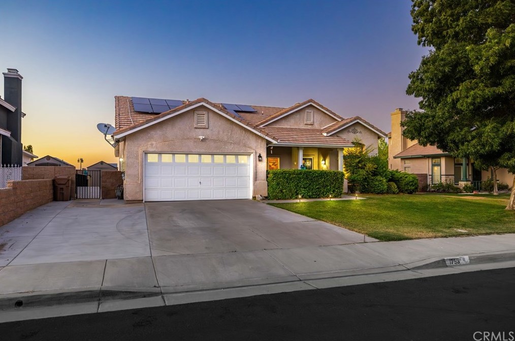 1753 Autumnmist Dr, Palmdale, CA 93551