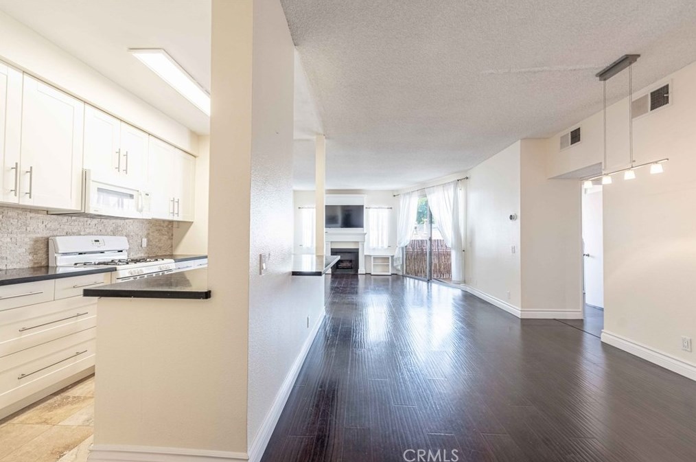 4705 Kester Ave #212, Van Nuys, CA 91403