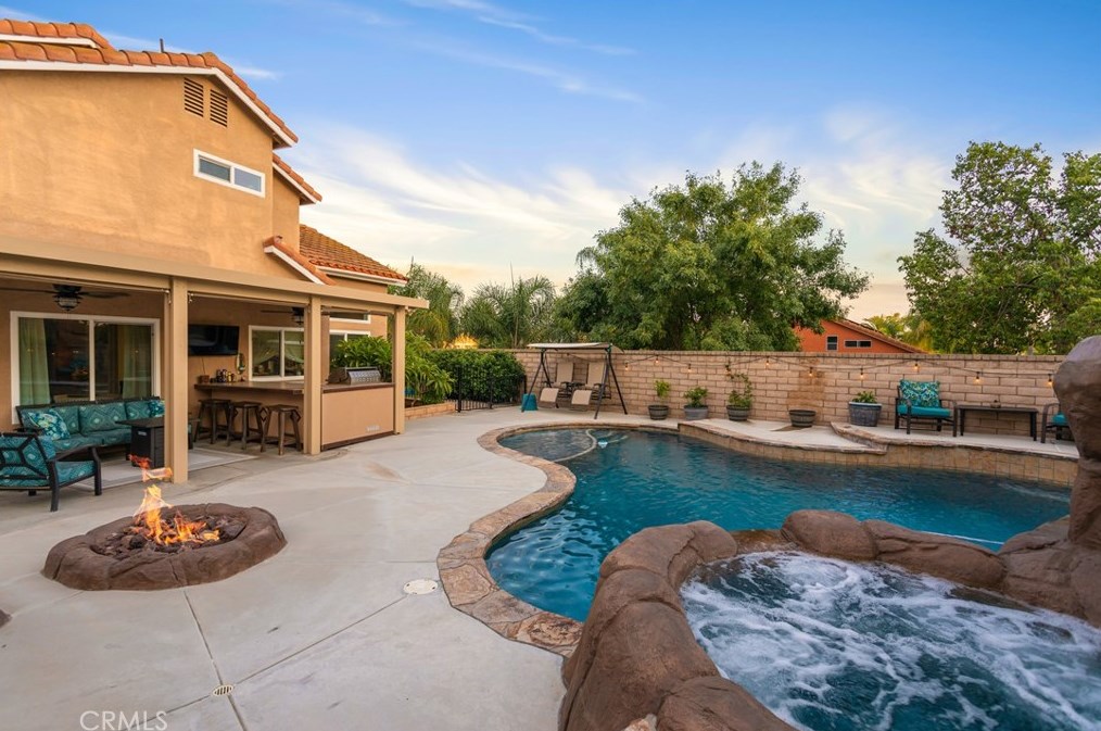 39425 Medina Ct, Murrieta CA  92562-4515 exterior