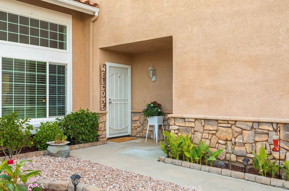 39425 Medina Ct, Murrieta CA  92562-4515 exterior