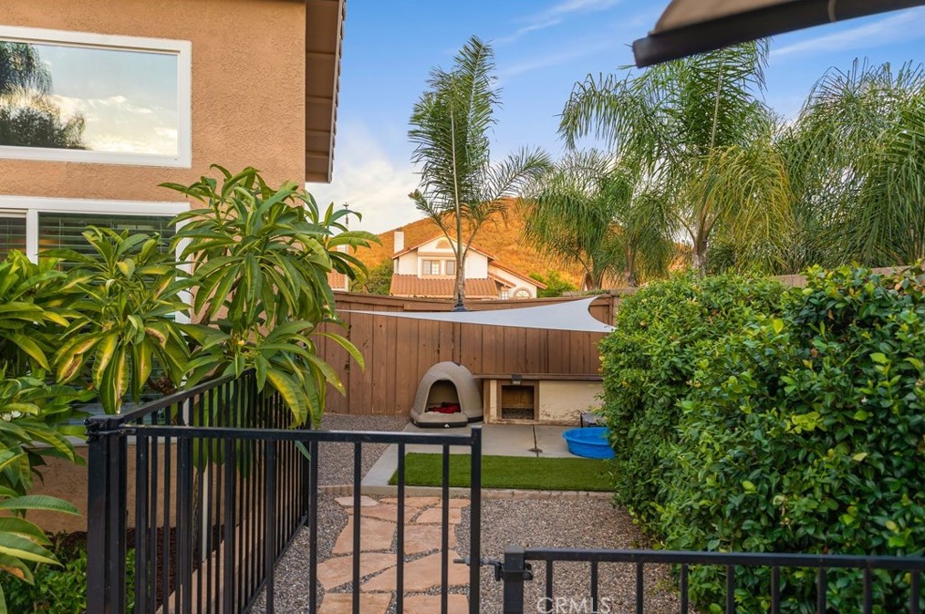 39425 Medina Ct, Murrieta CA  92562-4515 exterior