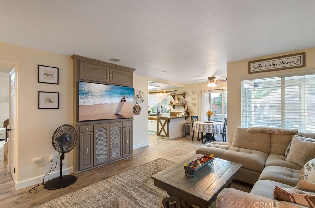 39425 Medina Ct, Murrieta CA  92562-4515 exterior