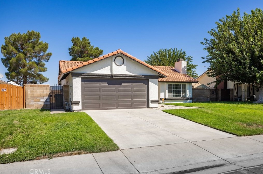 2841 La Vida Dr, Lancaster, CA 93535