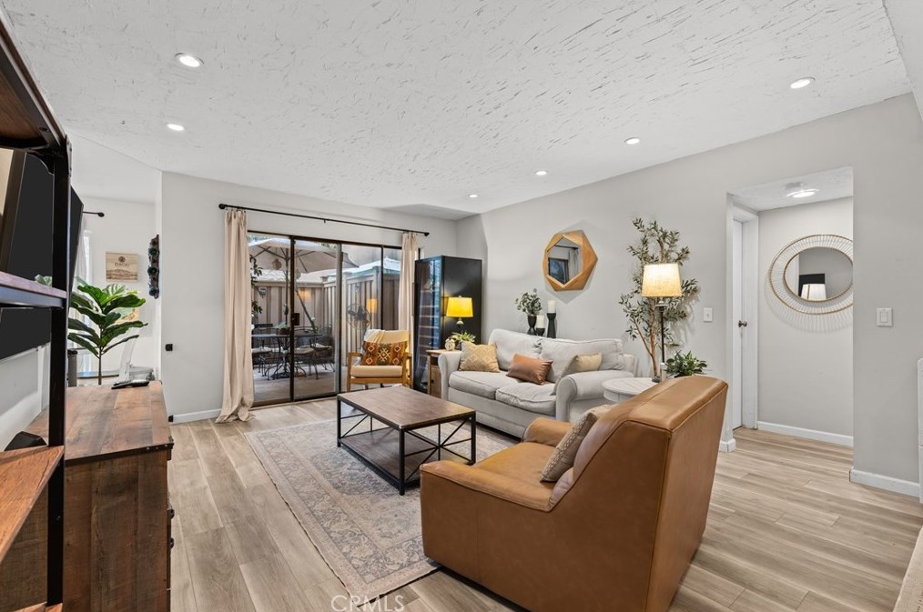 1010 Palm Ave, Los Angeles, CA 90069-6404