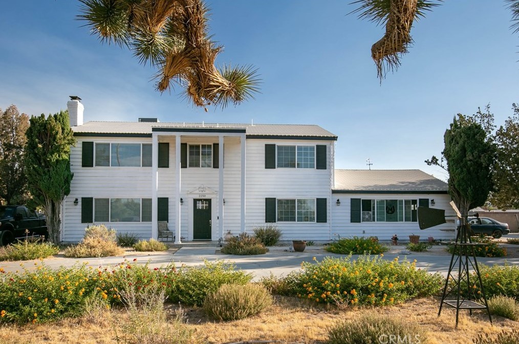 2250 Avenue, Palmdale, CA 93551-2338