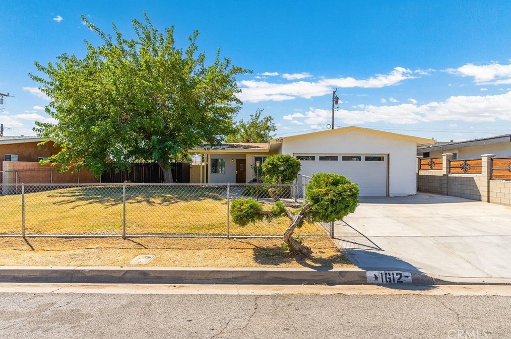 1612 Avenue, Palmdale, CA 93551-2153
