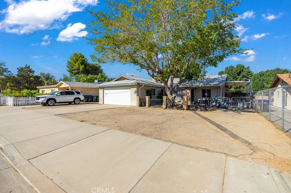 42521 52nd St, Lancaster, CA 93536