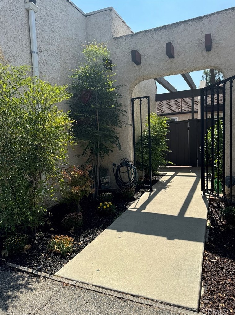 15562 Viewridge Ln, San Fernando, CA 91344-3117