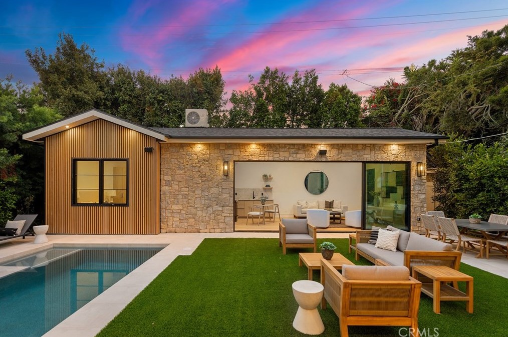 11845 Pacific, Los Angeles CA  90066-4625 exterior