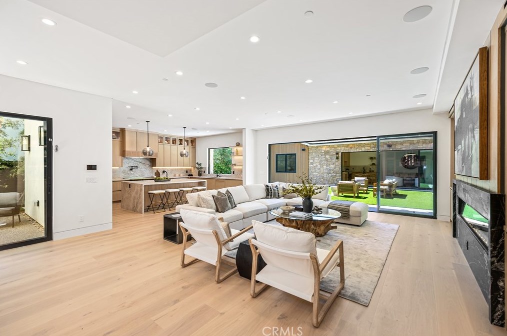 11845 Pacific, Los Angeles CA  90066-4625 exterior