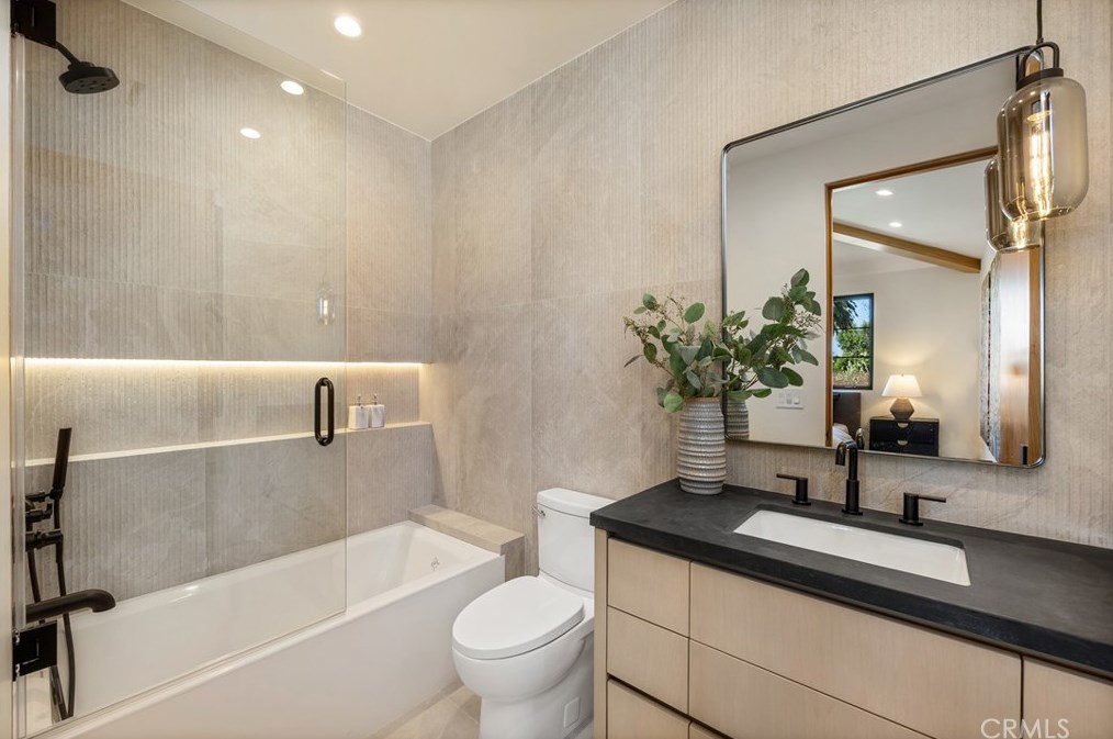 11845 Pacific, Los Angeles CA  90066-4625 exterior